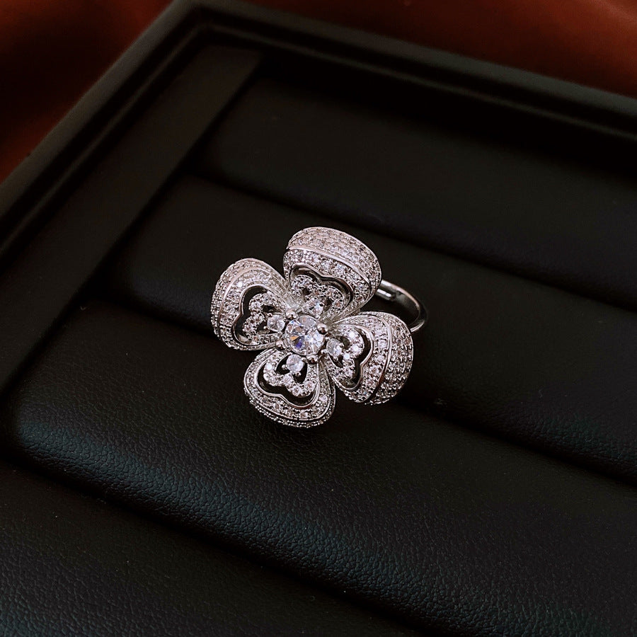 Four-petal Flower Clavicle Chain Fashion Special-interest Jewelry Suit Women