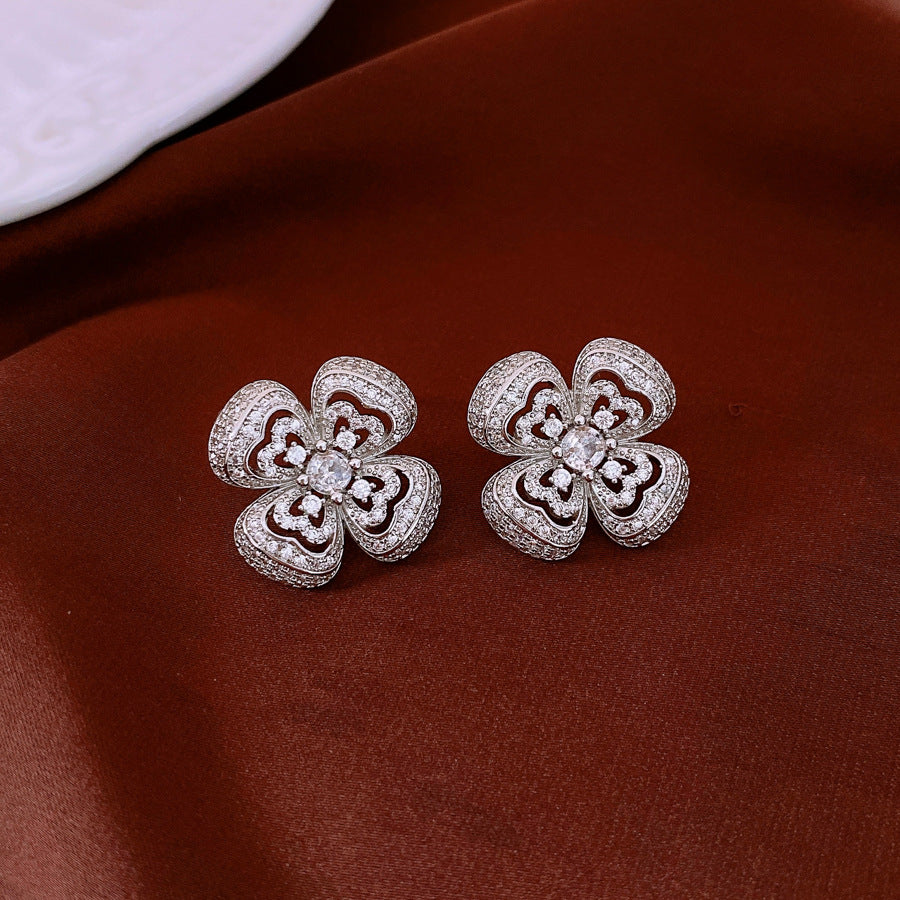 Four-petal Flower Clavicle Chain Fashion Special-interest Jewelry Suit Women