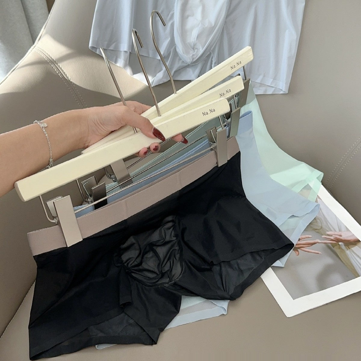 Ultra-thin Nude Color Feel Cool Honeycomb Crotch Antibacterial Seamless Men's Boxers