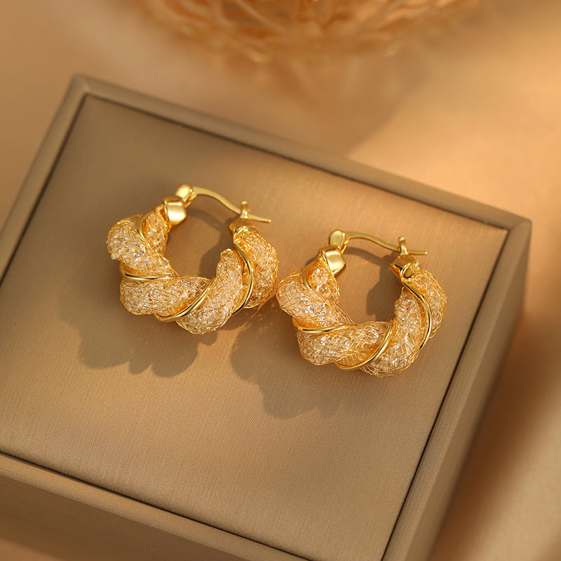 Elegant Lines Fashion Hollow Twisted Ear Clip