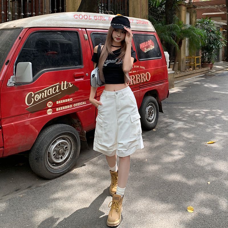 Balti moteriški džinsiniai šortai su aukštu liemeniu – laisvo kirpimo